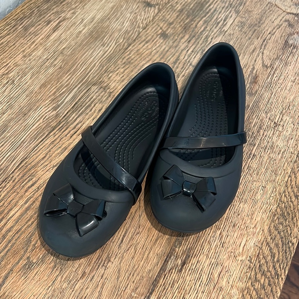 Crocs Shoes for kids. Size Kids 2. Ballet Flats. Black. Mary Jane strap.